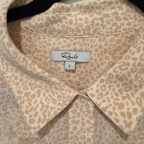 Rails Kate Silk Blouse White Cheetah Size Large - Picture 4 of 6